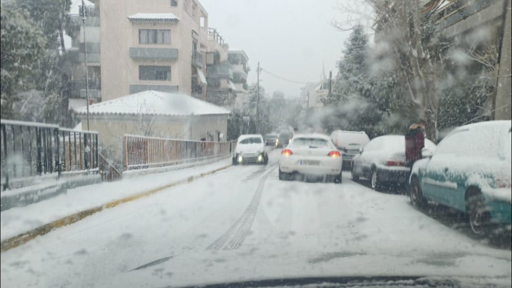 Ρεπορτάζ tomanifestogr: Γιατί έκλεισαν οι δρόμοι από το χιόνι