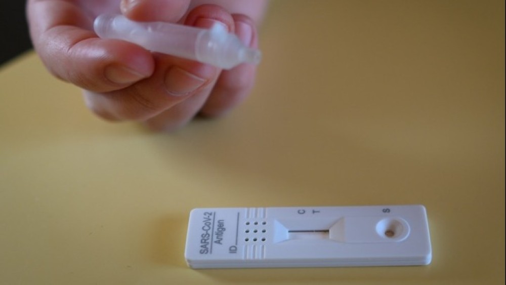 Self test: Από αύριο στα φαρμακεία για μαθητές και εμβολιασμένους εκπαιδευτικούς