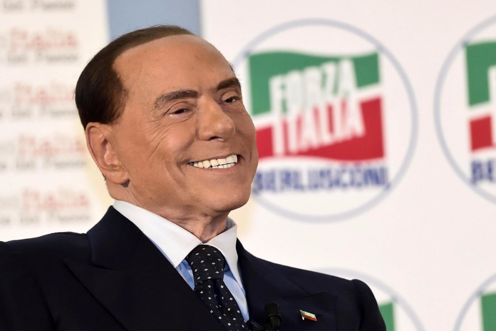 Ιταλία: Ο Σίλβιο Μπερλουσκόνι απέσυρε την υποψηφιότητά του για την προεδρία