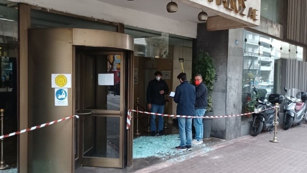 Επίθεση Ρουβίκωνα στο κτίριο του ΟΣΕ στην Αθήνα