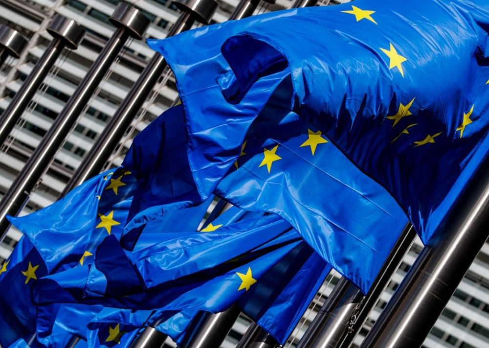 Κράτος δικαίου, οικονομία και ισχυρή Ευρώπη κυριαρχούν στο ευρωβαρόμετρο