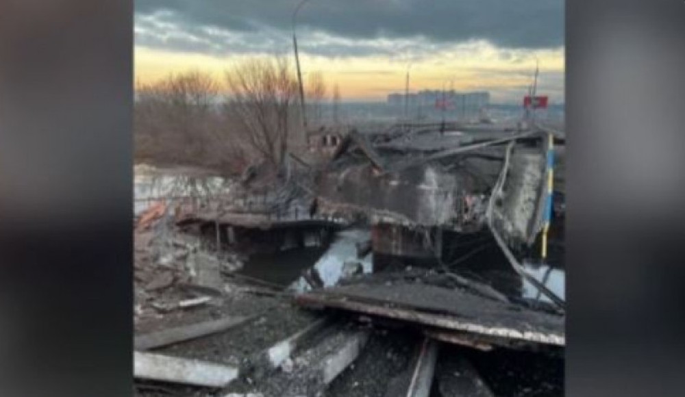 Ο ουκρανικός στρατός ανατίναξε γέφυρα βόρεια του Κιέβου