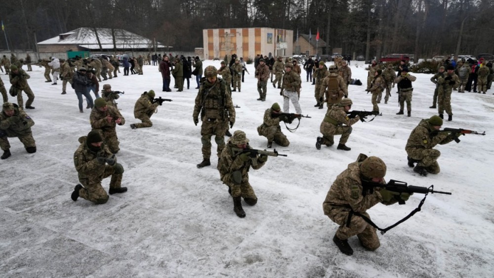 Ουκρανία: Η Ρωσία ενίσχυσε με άλλους 7.000 στρατιωτικούς τα σύνορα, λένε οι ΗΠΑ