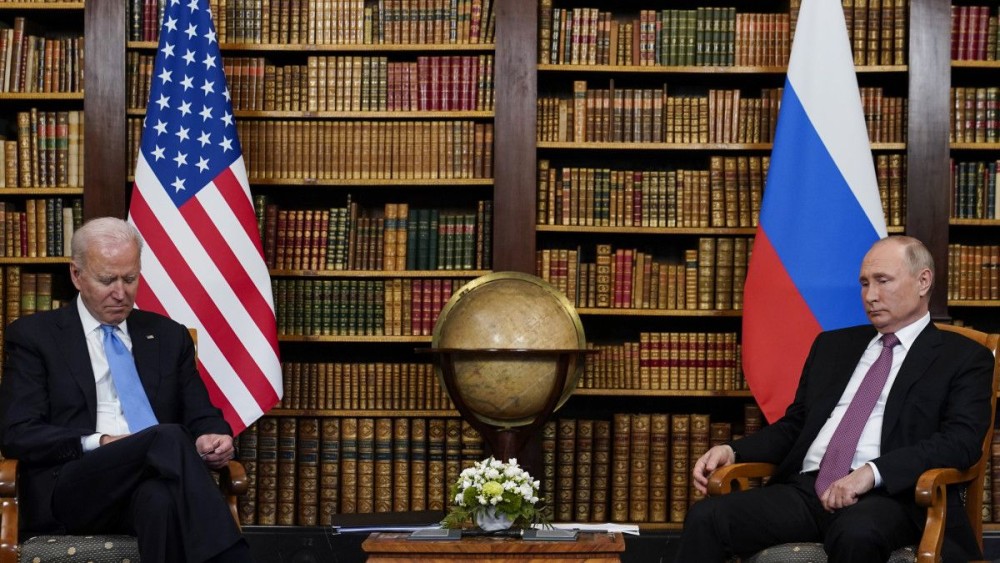 Ρωσία: Καταγγέλλει «υστερία» των ΗΠΑ-«Ισορροπημένη και επαγγελματική» η συνομιλία Μπάιντεν-Πούτιν