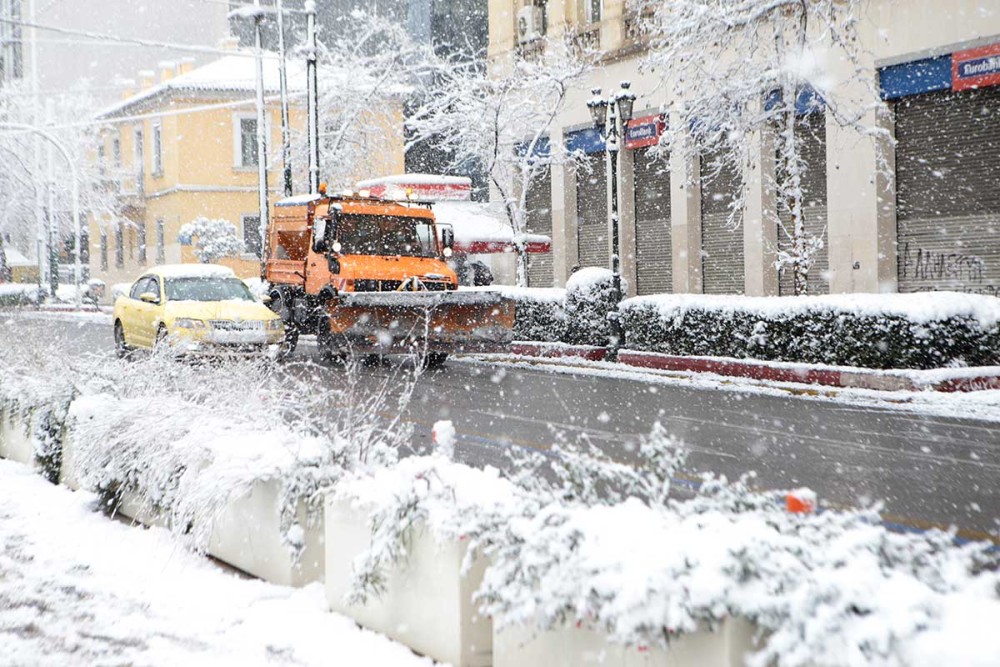 Καιρός: στα λευκά η μισή χώρα - Χιονοπτώσεις, θυελλώδεις άνεμοι και χαμηλές θερμοκρασίες