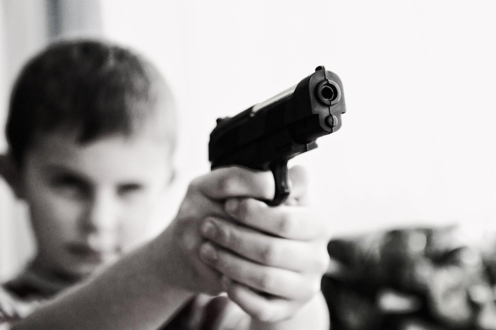 ΗΠΑ: 3χρονος σκότωσε τη μητέρα του παίζοντας με πυροβόλο όπλο