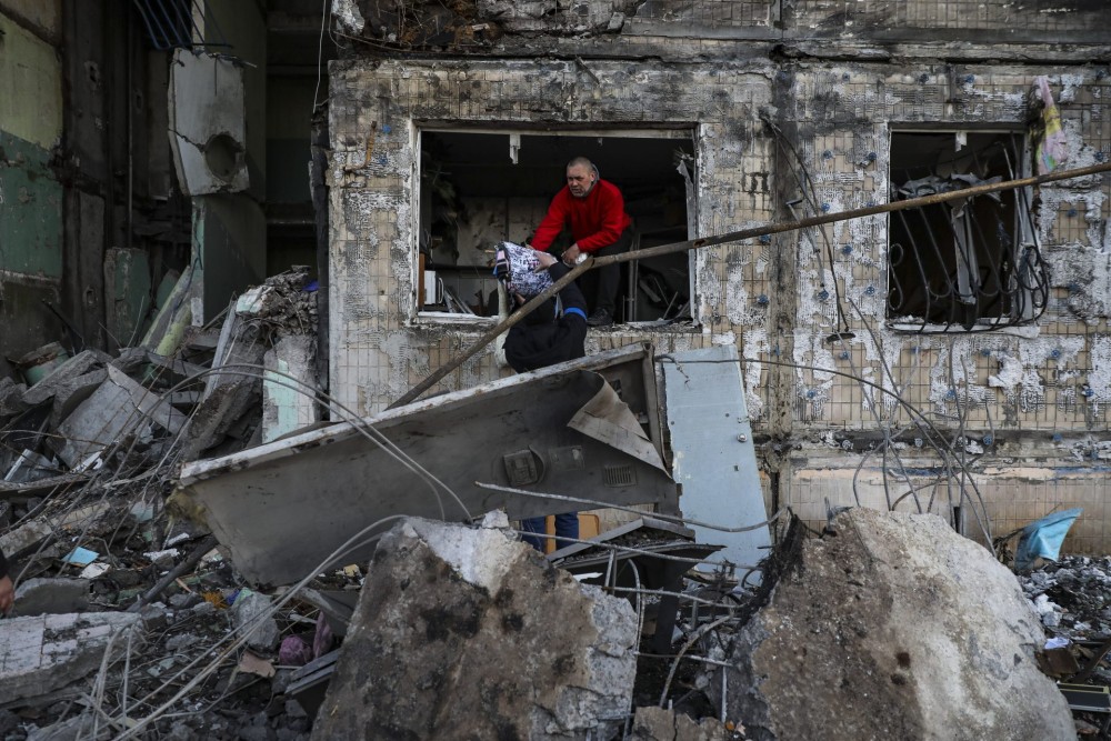 Εισβολή στην Ουκρανία: Ισχυρές εκρήξεις στο Κίεβο-Αγωνία για τους αμάχους