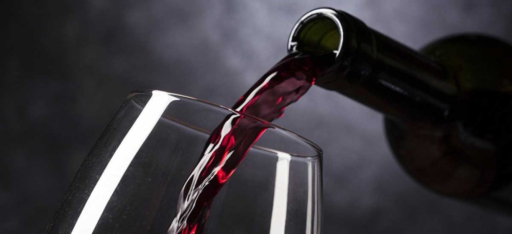 Έρευνα- Ακόμα και με ένα ποτήρι κρασί τη μέρα, γερνάει ο εγκέφαλος