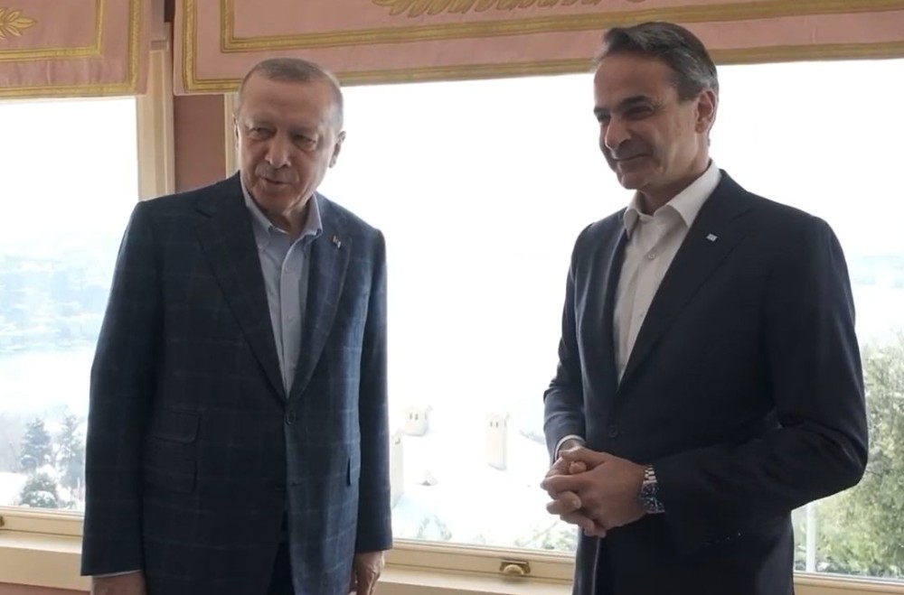 Ο πρωθυπουργός ενημερώνει τους πολιτικούς αρχηγούς για τη συνάντηση με τον Ερντογάν