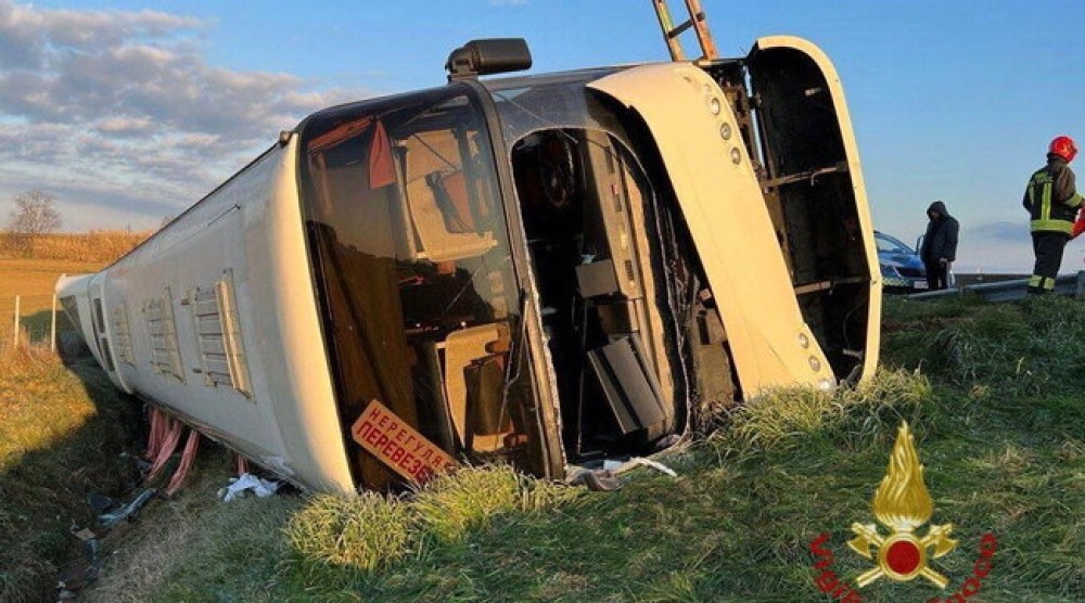 Ιταλία: Ανετράπη λεωφορείο με Ουκρανούς επιβάτες – Mια νεκρή και τραυματίες