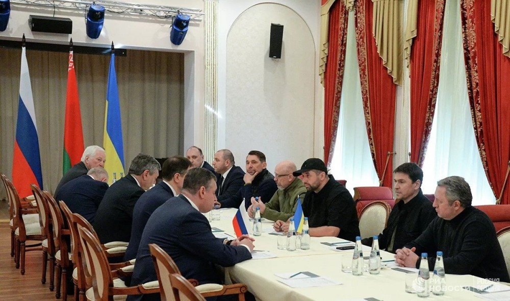Εισβολή στην Ουκρανία: Κοντά σε ειρηνευτική συμφωνία λέει η Τουρκία, διαφωνεί η Δύση