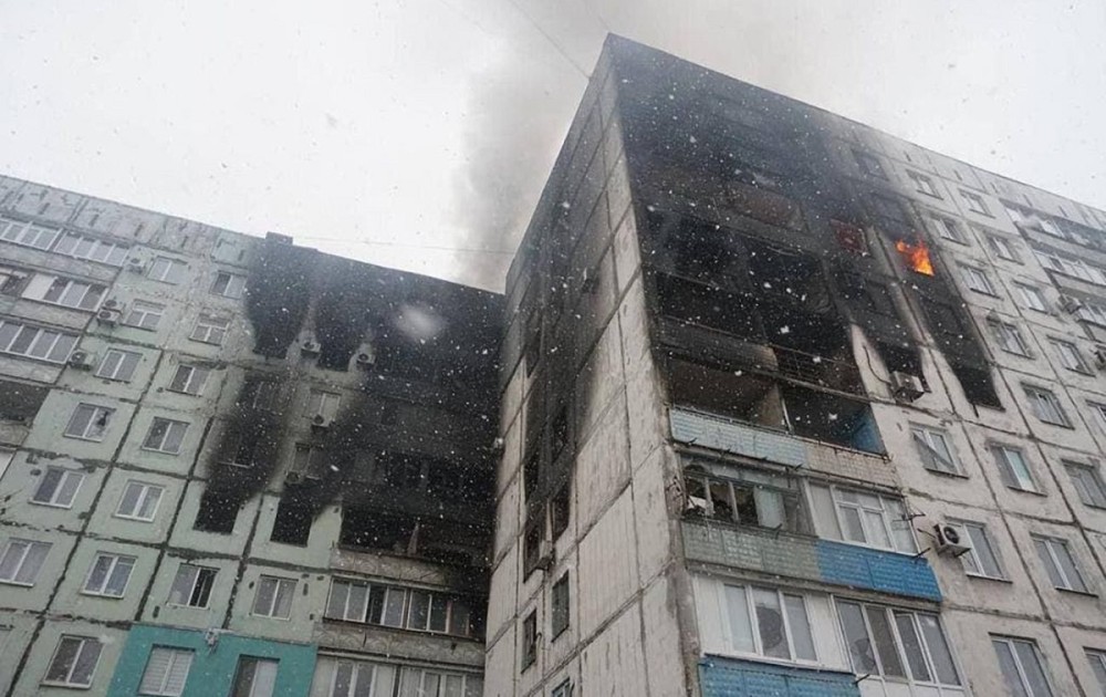 Εισβολή στην Ουκρανία: Βομβαρδίστηκαν κατοικίες και εμπορικό κέντρο στο Κίεβο (vid)
