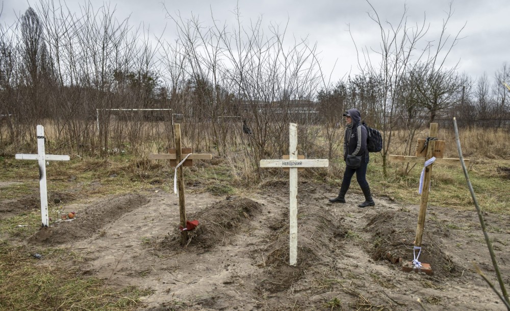 Βρετανία-Οι επιθέσεις κατά αμάχων στην Ουκρανία να εξεταστούν ως εγκλήματα πολέμου