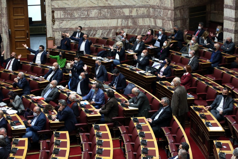 Φιάσκο ΣΥΡΙΖΑ στη Βουλή: Αλλιώς μίλησαν, αλλιώς ψήφισαν