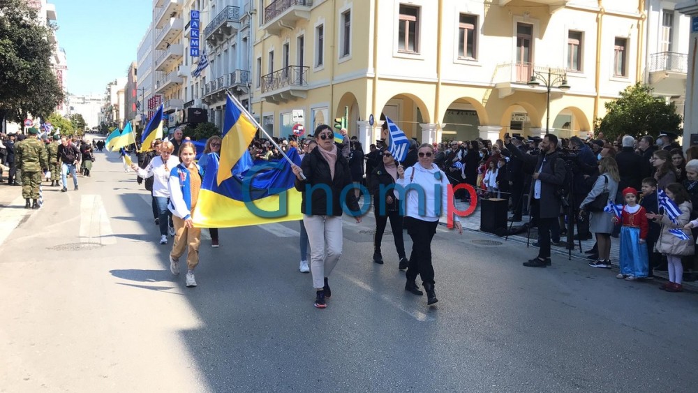 Πάτρα: Ρίγη συγκίνησης προκάλεσε η παρέλαση των Ουκρανών