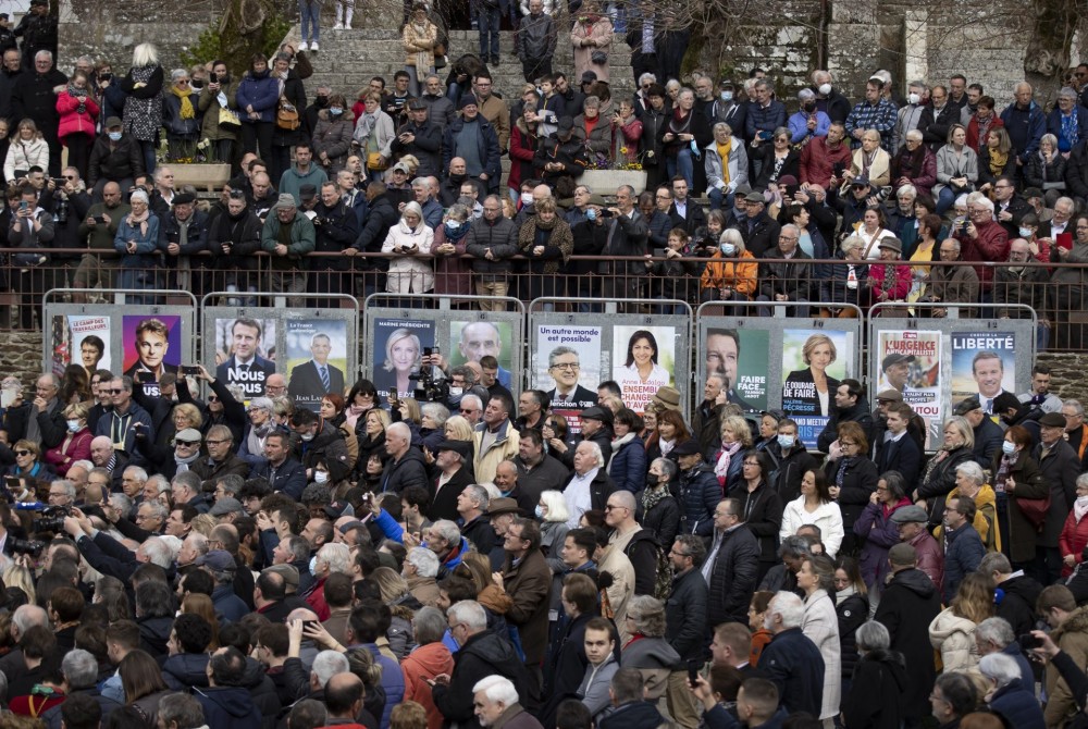 Γαλλικές προεδρικές εκλογές: Προς τα αριστερά κοιτάζουν Μακρόν και Λεπέν