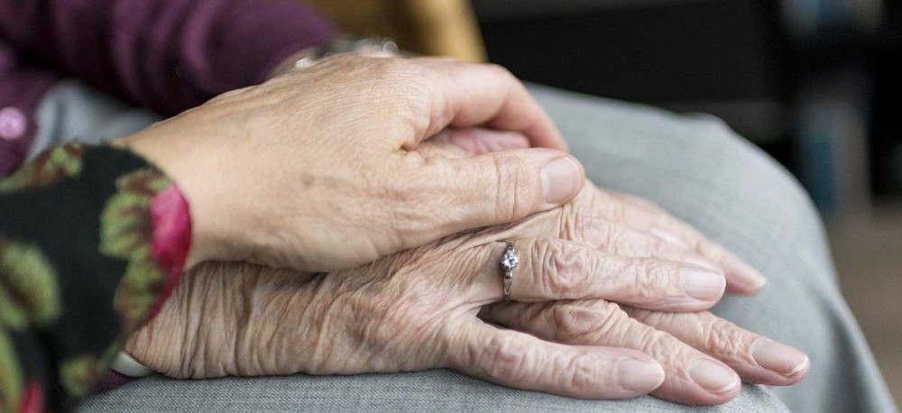 Διευκρινίσεις για τα επισκεπτήρια στις Μονάδες Φροντίδας Ηλικιωμένων