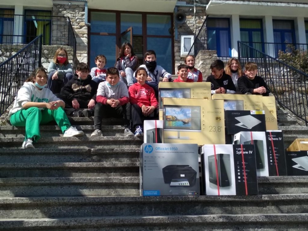 Άμεση η ανταπόκριση Μαξίμου σε επιστολή μαθητών από τη Θάσο: Τους έστειλαν υπολογιστές, προτζέκτορες, βιβλία