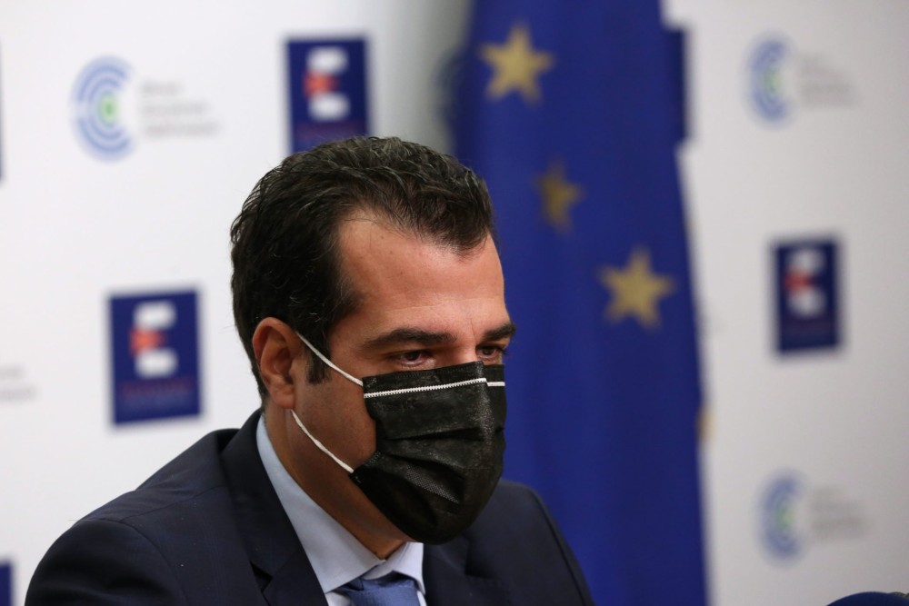 Πλεύρης κατά ΣΥΡΙΖΑ για σκόπιμη διαστρέβλωση: Δεν αίρεται η μονιμότητα των γιατρών ΕΣΥ
