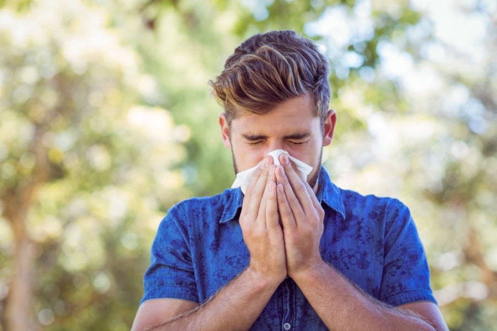 Πώς μπορούμε να αντιμετωπίσουμε φυσικά τις αλλεργίες της άνοιξης