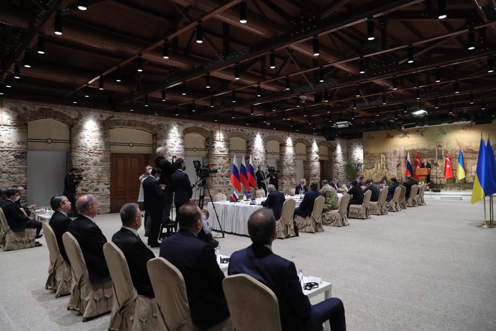 Συνεχίζονται οι διαπραγματεύσεις Κιέβου και Μόσχας-Πρόοδο στην Κωνσταντινούπολη διαπίστωσε ο Λαβρόφ