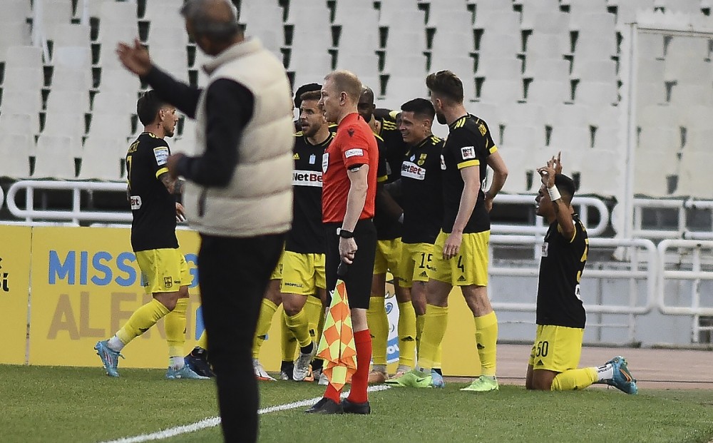 Super League 1, play offs: Ο Άρης «μάδησε» την ΑΕΚ