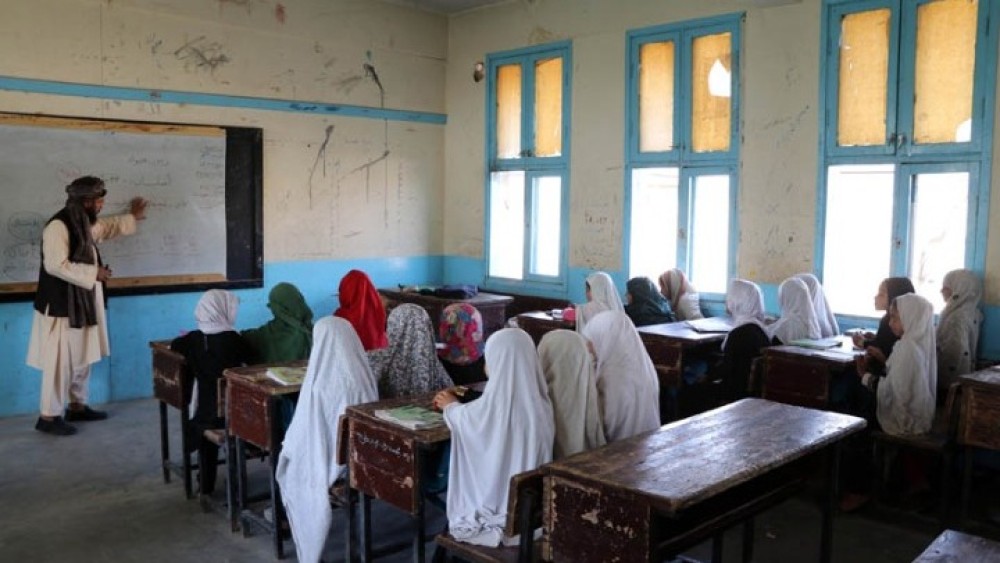 Αφγανιστάν: Κλείνουν τα σχολεία θηλέων οι Ταλιμπάν