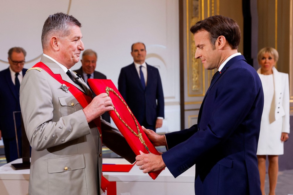 Εμανουέλ Μακρόν: Από σήμερα και επισήμως, εκ νέου πρόεδρος της Γαλλικής Δημοκρατίας