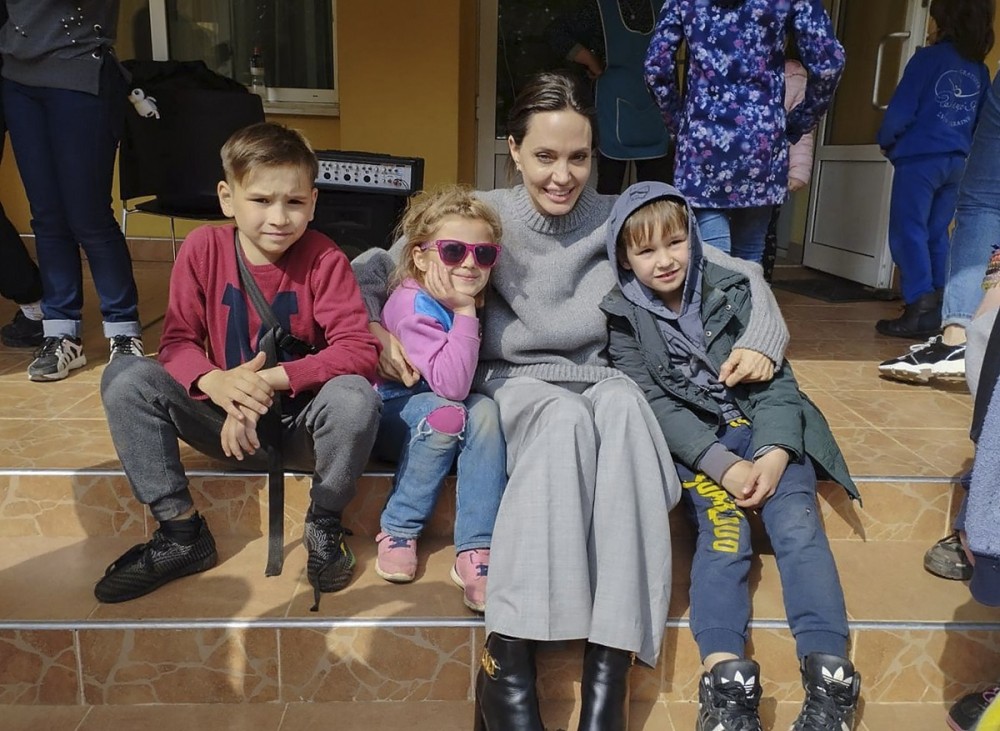 Ουκρανία: Η Αντζελίνα Τζολί στη Λβιβ για να συναντήσει εκτοπισμένους