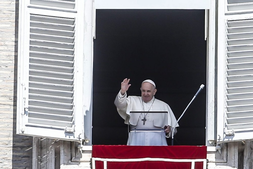 Πάπας Φραγκίσκος: «Δεν μπορώ να περπατήσω, πρέπει να υπακούσω στον γιατρό»