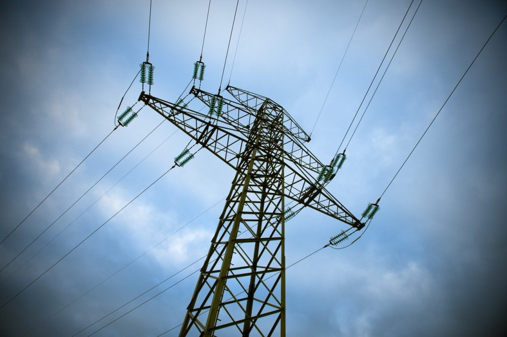 Ηλεκτρική ενέργεια: 591,45 εκατ. ευρώ τα υπερκέρδη των εταιρειών-Πώς θα υπολογιστεί το έκτακτο τέλος 90%