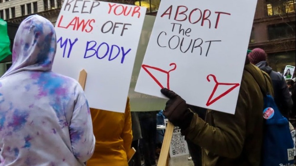 Διαδήλωση στη Νέα Υόρκη για το δικαίωμα στην άμβλωση-Κάμαλα Χάρις: «Επίθεση εναντίον της ελευθερίας»