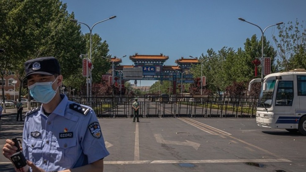 Κορωνοϊός: Το Πεκίνο κλείνει σταθμούς του μετρό με μόλις δεκάδες ημερήσια κρούσματα