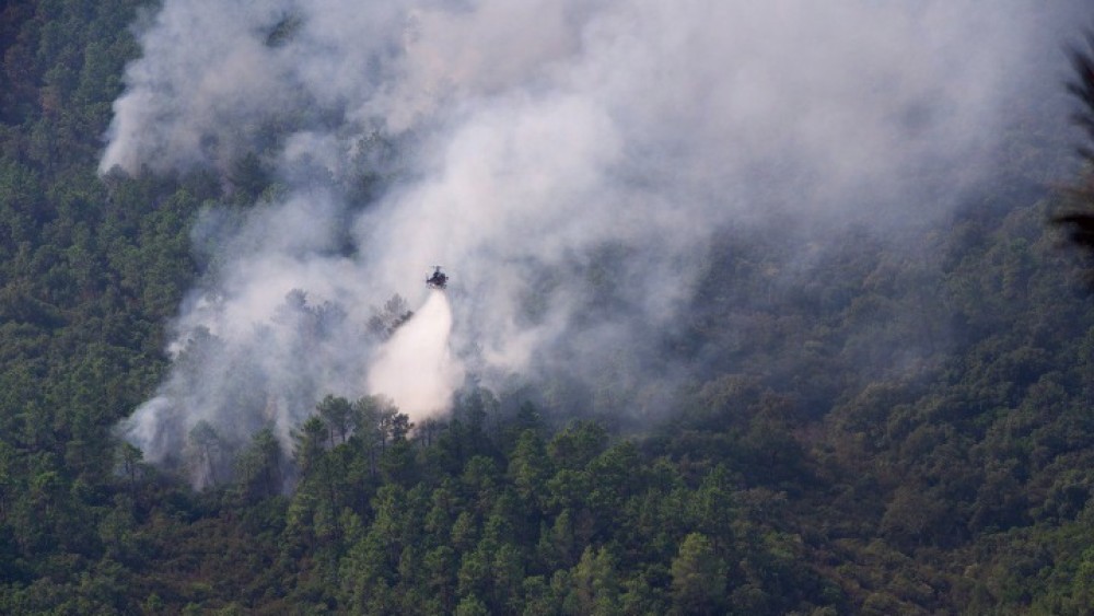 Φωτιά στην Περαχώρα Κορινθίας &#8211; Στη μάχη επίγειες και εναέριες δυνάμεις