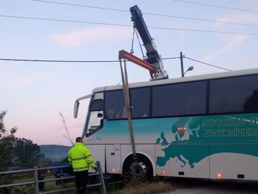 Ιωάννινα- Ατύχημα με λεωφορείο, λιποθύμησε ο οδηγός