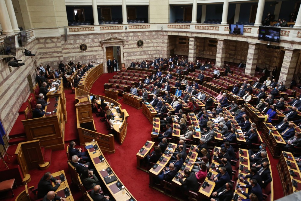 Ψηφίστηκε ο νέος κλιματικός νόμος- «Παρών» ΣΥΡΙΖΑ στην επιδότηση 600 ευρώ στους λογαριασμούς
