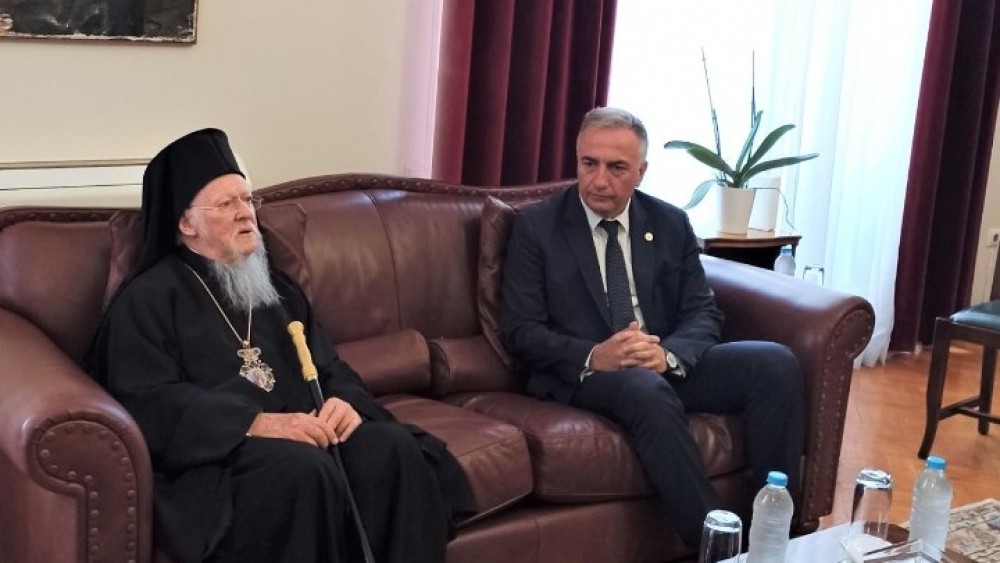 Συνάντηση Καλαφάτη με τον Οικουμενικό Πατριάρχη Βαρθολομαίο