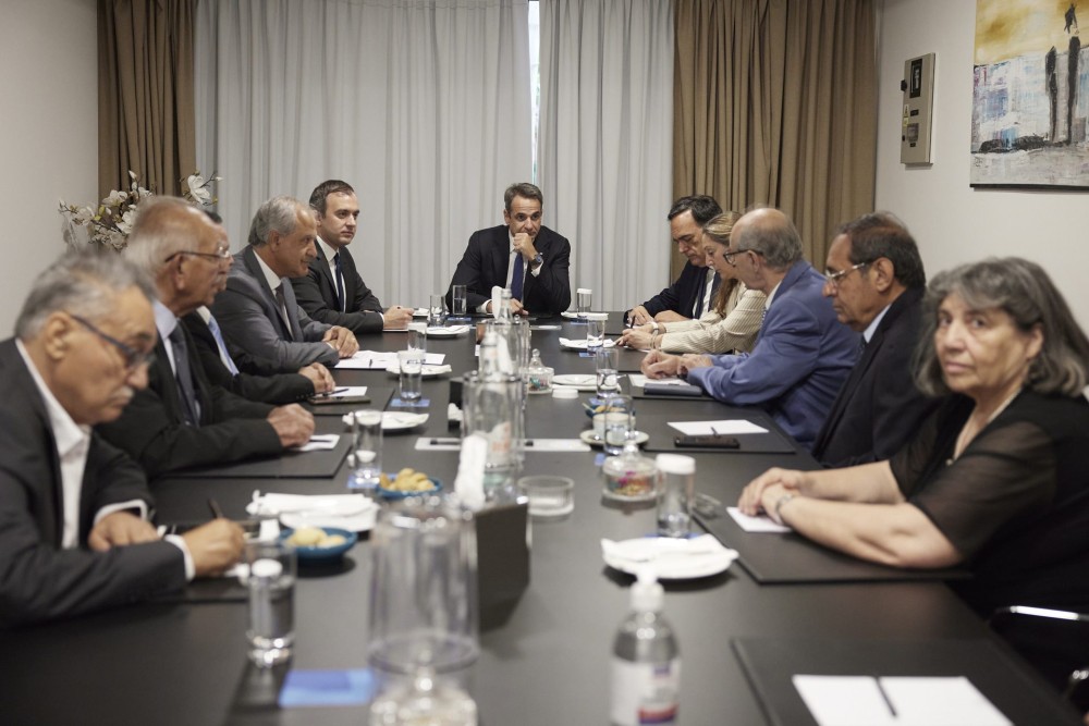 Συνάντηση Μητσοτάκη με εκπροσώπους της Επιτροπής Κατεχομένων Δήμων Κύπρου