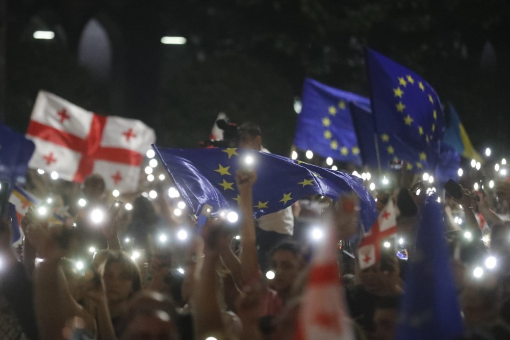 Γεωργία: Δεκάδες χιλιάδες διαδηλωτές ζήτησαν την ένταξη της χώρας τους στην ΕΕ και παραίτηση του Πρωθυπουργού