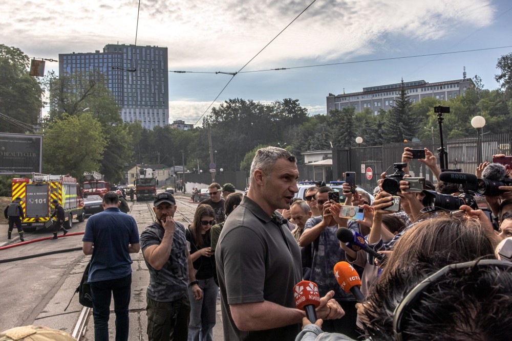 Ουκρανία: Ένας νεκρός και 5 τραυματίες από την επίθεση  στο κέντρο του Κιέβου-Χτύπησαν 9ώροφο κτίριο  και νηπιαγωγείο