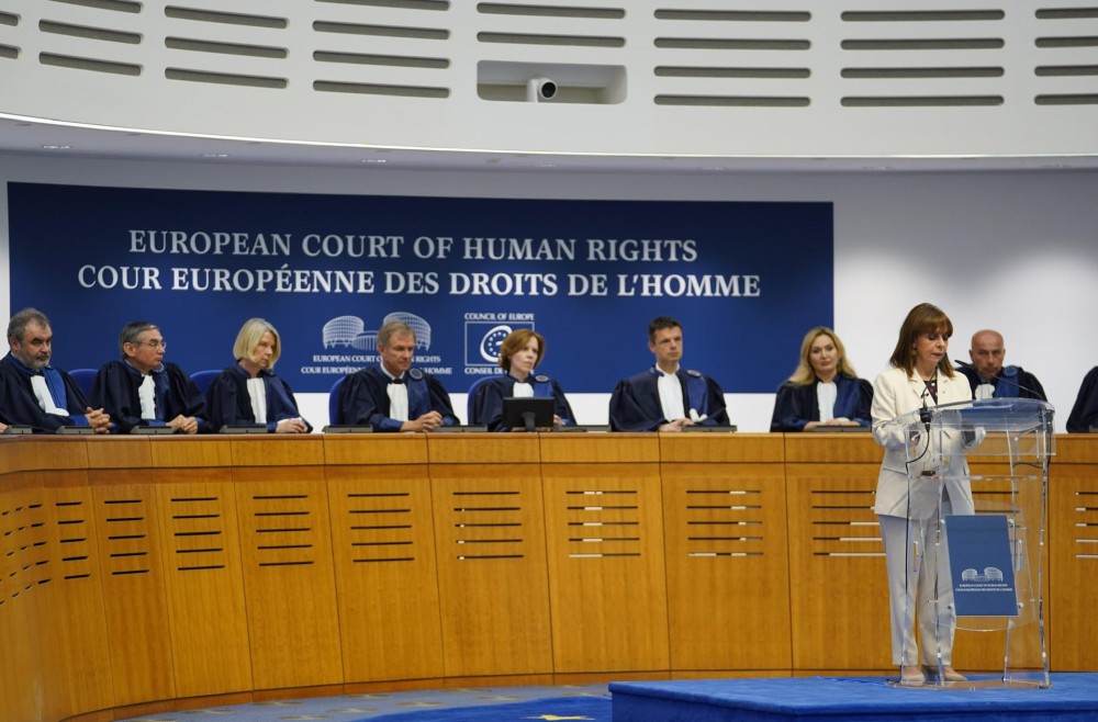 Σακελλαροπούλου: Νέα αυταρχικά και λαϊκιστικά καθεστώτα βάλλουν κατά της ελευθερίας της έκφρασης και της δικαστικής ανεξαρτησίας