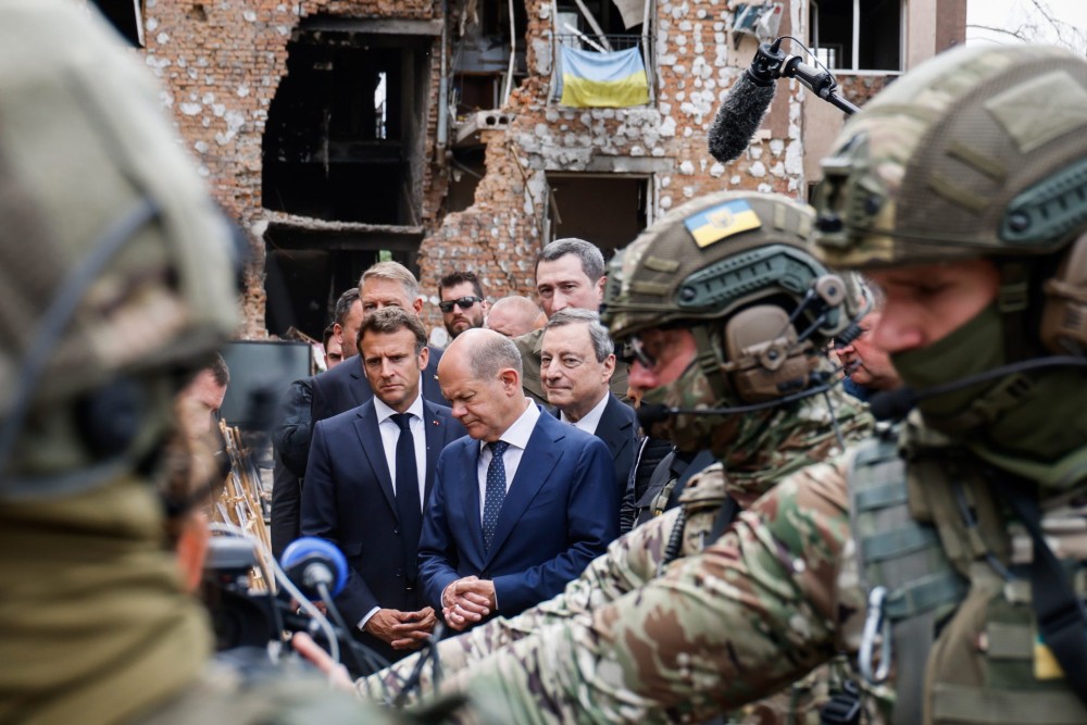Στο Ιρπίν Μακρόν, Σολτς και Ντράγκι-Ο Γάλλος πρόεδρος χαιρετίζει «τον ηρωισμό» των Ουκρανών