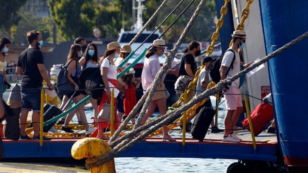 Θάσος: Συνελήφθη  πλοίαρχος για μεταφορά υπεράριθμων επιβατών
