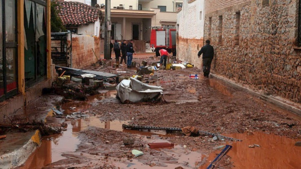 Φονική πλημμύρα στην Μάνδρα: Εξαγοράσιμες ποινές για τους οχτώ καταδικασθέντες