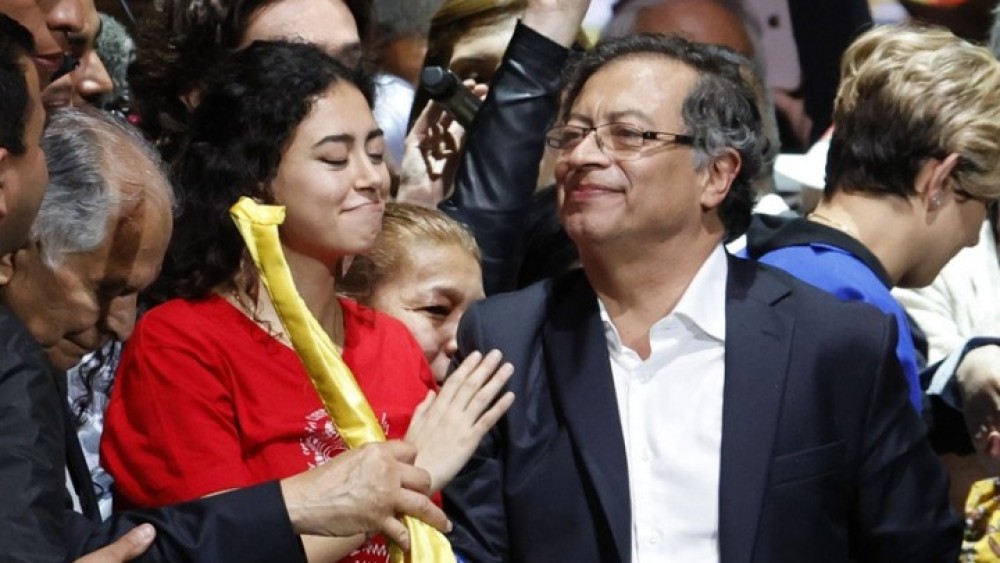 Γουστάβο Πέτρο: Ο πρώτος Πρόεδρος της Αριστεράς στην ιστορία της Κολομβίας