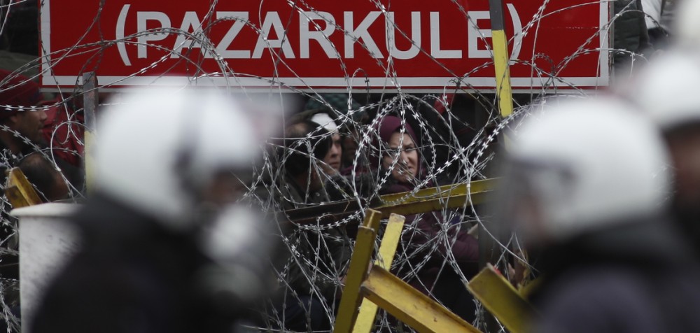Κόλαφος το Spiegel για Τουρκία: «Κατευθύνει τα επεισόδια στα ελληνικά σύνορα»