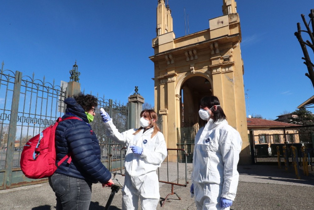 Εφιαλτικά σενάρια για τον κορωνοϊό στην Ιταλία: «Μπορεί να μολυνθεί το 60% του πληθυσμού»