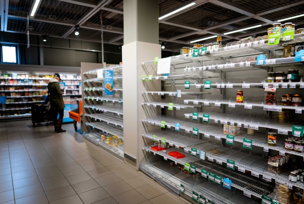Ολλανδία: Αδειάζουν τα ράφια των σούπερ μάρκετ