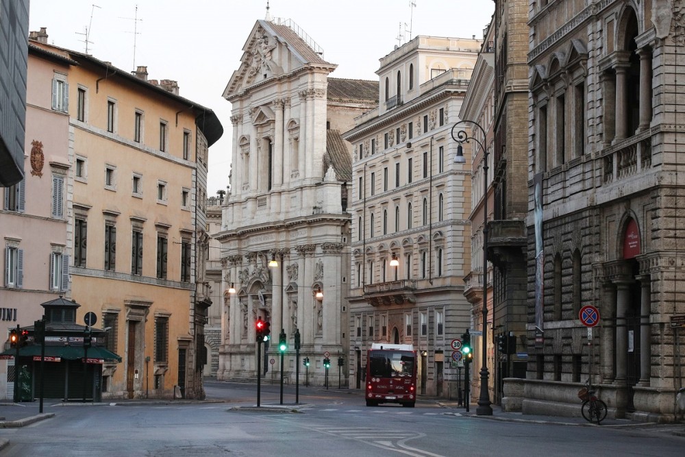 Τρόμος στην Ιταλία από τον κορωνοϊό: Η Ρώμη θυμίζει πόλη-φάντασμα (vid)