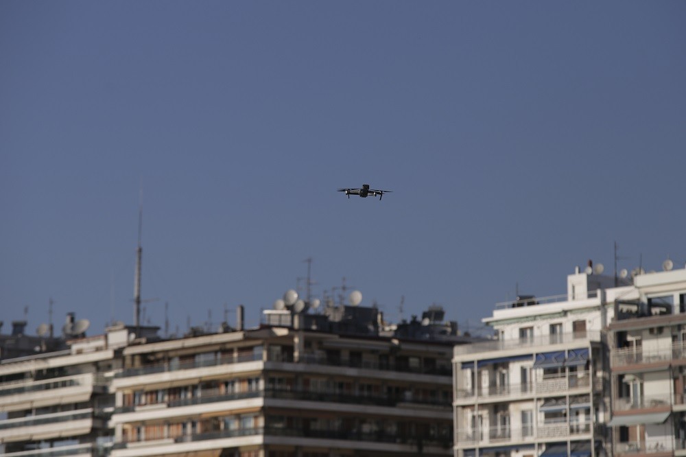 Θεσσαλονίκη: Drone προτρέπει τους πολίτες να μείνουν σπίτια τους (vid-pics)